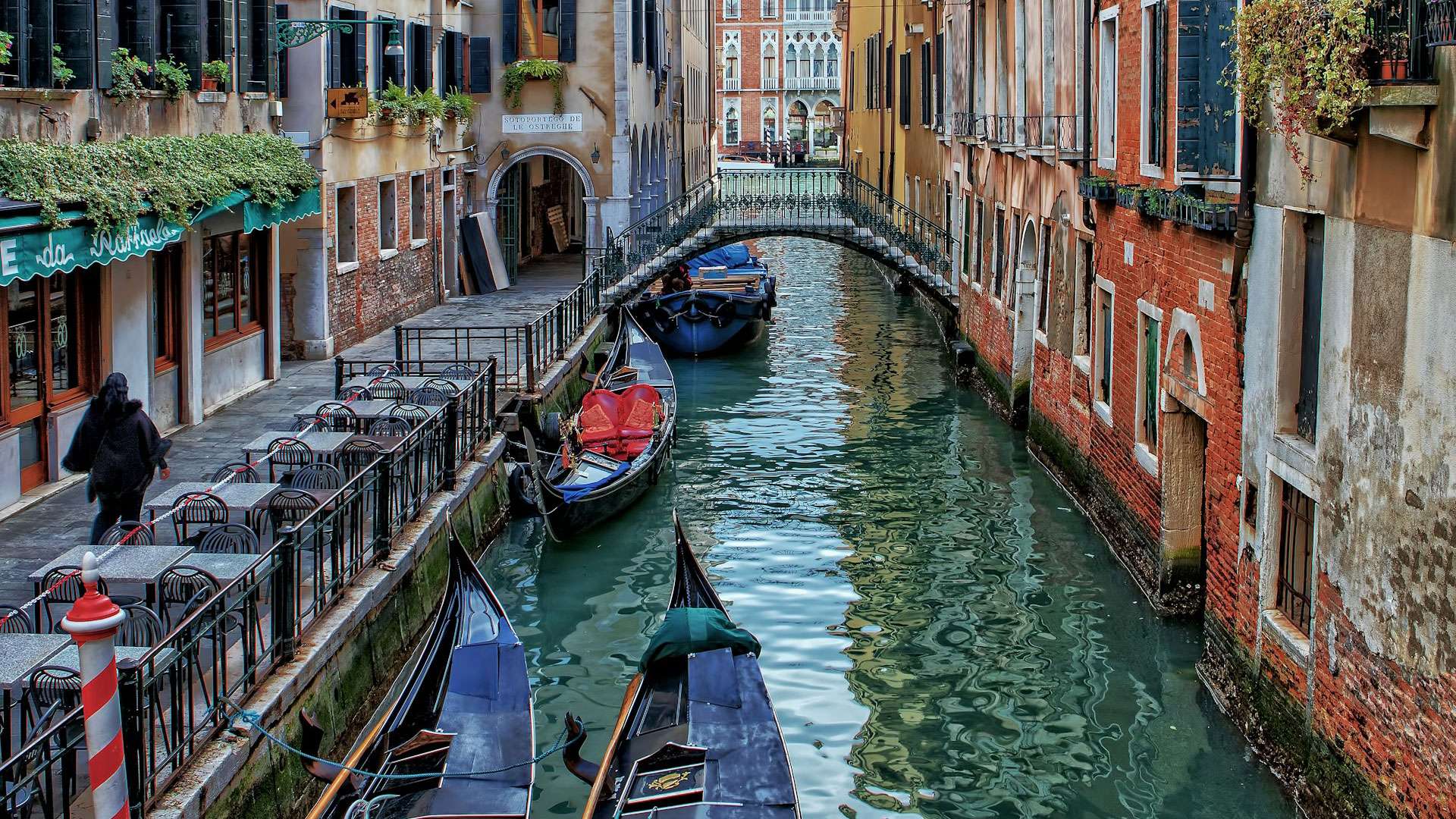 Discover Venice: A Romantic City of Canals and Gondolas