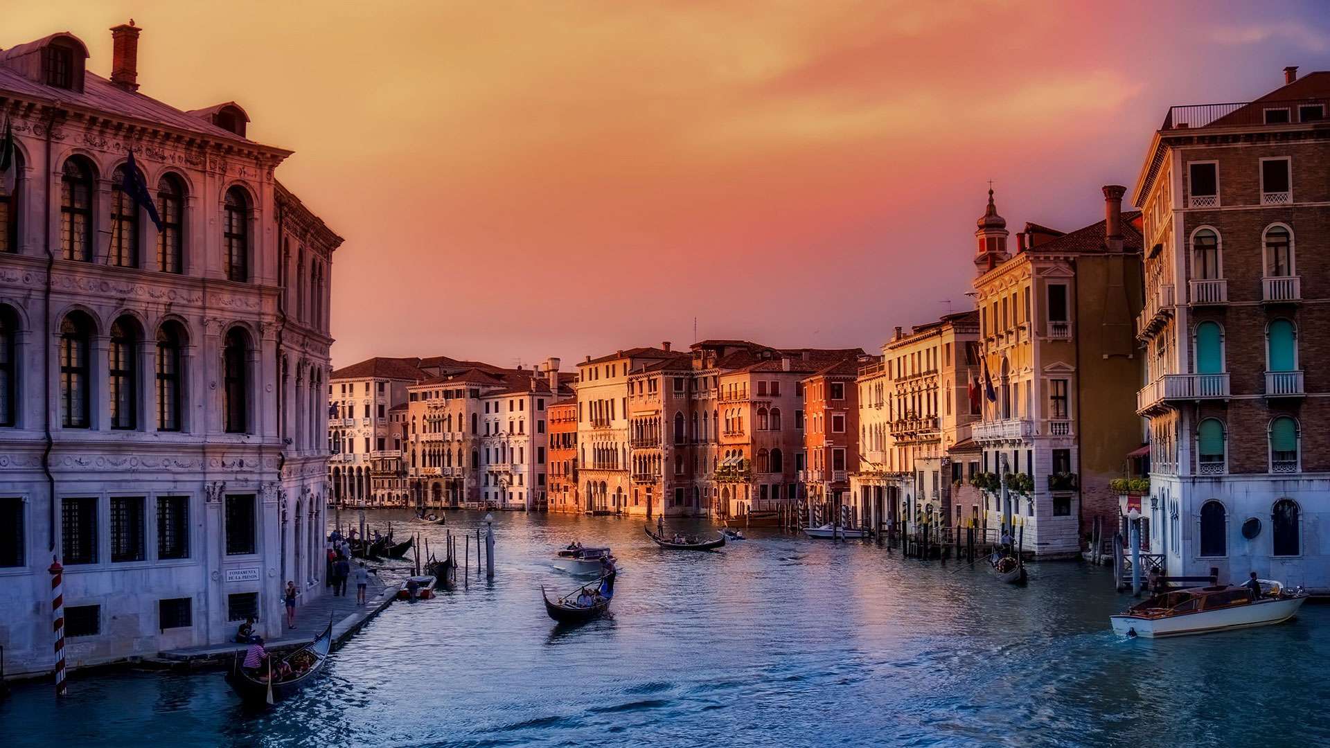 Discover Venice: A Romantic City of Canals and Gondolas