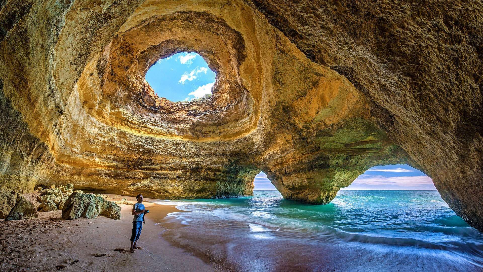 Portugal, a captivating blend of historic charm and scenic beauty